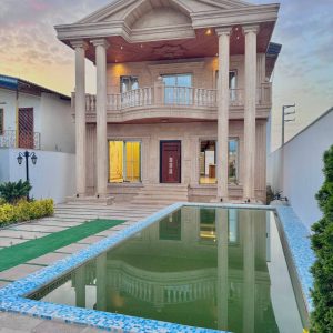 ویلای استخر دار نما رومی در نور