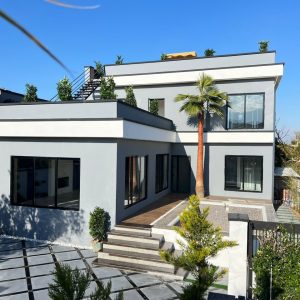 ویلای استخردار روفگاردن نما مدرن