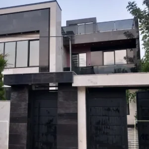 ویلای تریبلکس نمامدرن روفگاردن