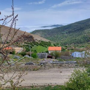 زمین کوهستانی در روستای تیرانکلا