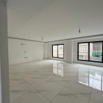 آپارتمان نوساز در خیابان امام رضا