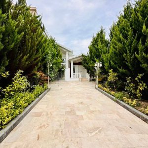 ویلای شهرکی نیم پیلوت