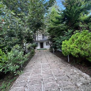 ویلاباغ بسیار سرسبز در چمستان