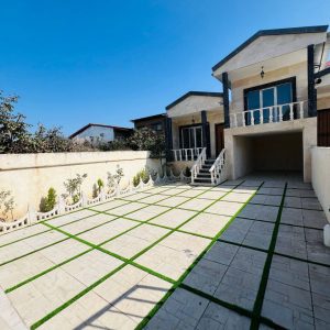 ویلای نیم پیلوت داخل بافت در کلوده