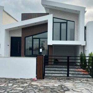 سه دستگاه ویلا نیم پیلوت