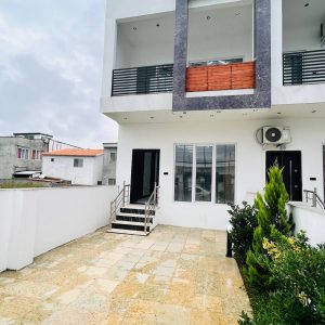 ویلای شهرکی نمامدرن استخر داخلی