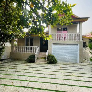 ویلای جنگلی کلاسیک نیم پیلوت