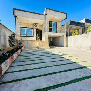 ویلای روستایی نیم پیلوت کلاسیک