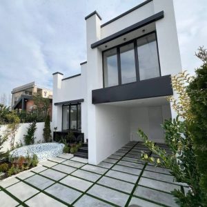 ویلای جنگلی با جکوزی لوکس