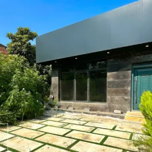 ویلا شهرکی همکف با نمای مدرن در شمال